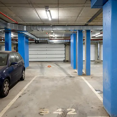 Cozy Living In Family Garden With Parking Space By Flat Manаger * فارنا